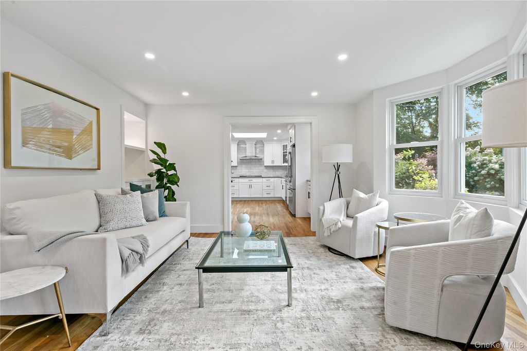 1 Stoneleigh Close, Scarsdale, NY 10583 — photo 4