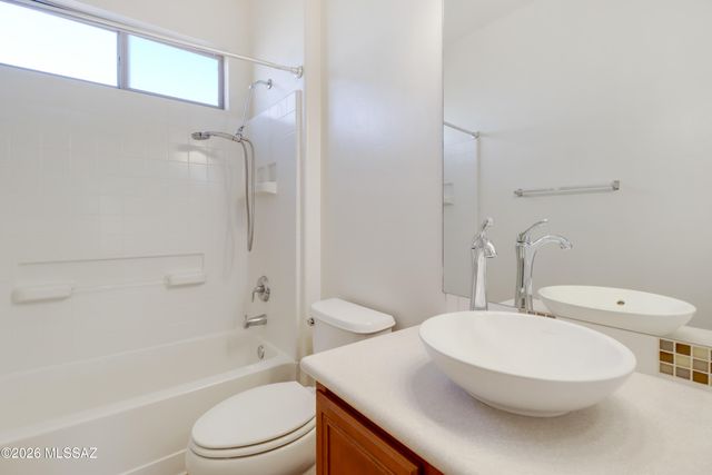 86 E Calle Trona, Green Valley, AZ 85614