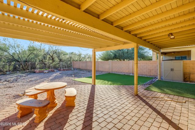 86 E Calle Trona, Green Valley, AZ 85614