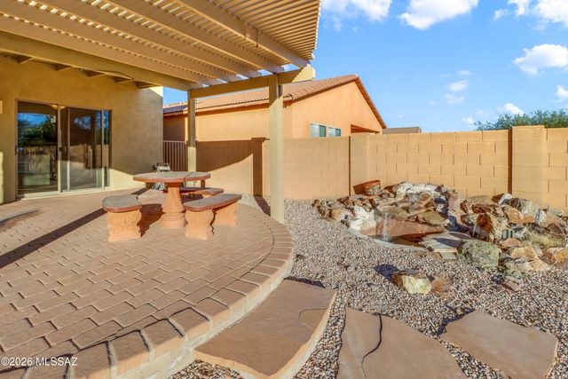 86 E Calle Trona, Green Valley, AZ 85614