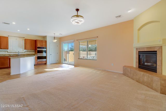 86 E Calle Trona, Green Valley, AZ 85614