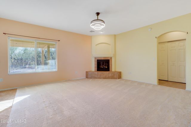 86 E Calle Trona, Green Valley, AZ 85614