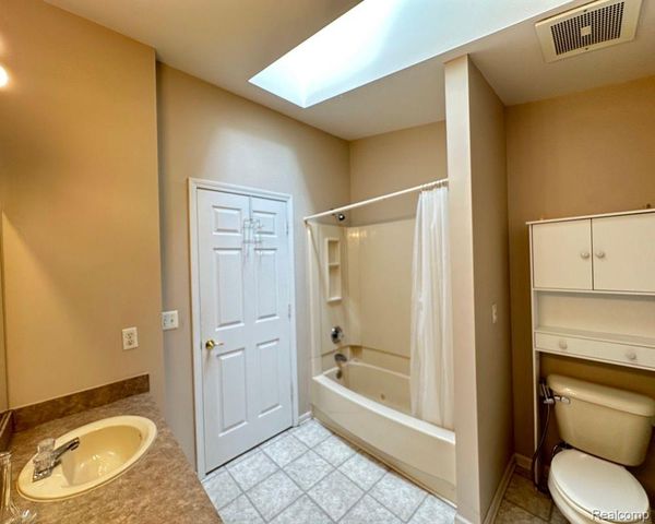 7 GEORGETOWN, Dearborn, MI 48126