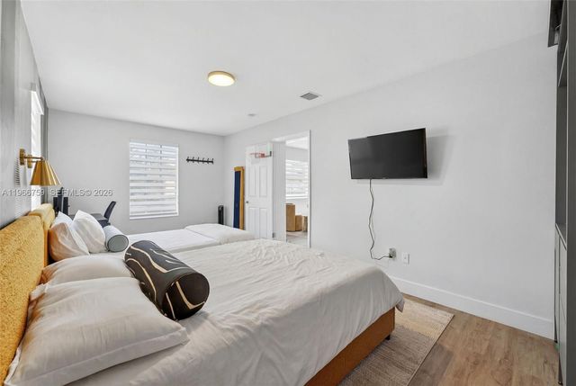 190 NE 173rd St, Miami, FL 33162