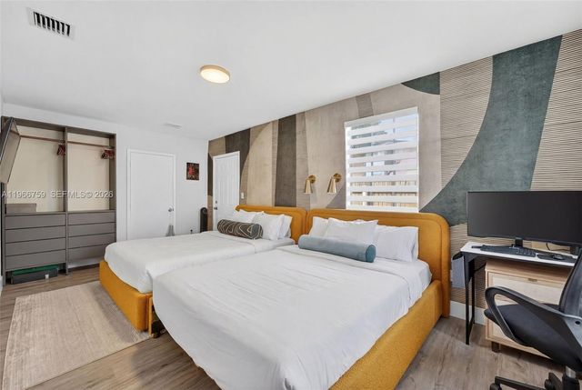 190 NE 173rd St, Miami, FL 33162