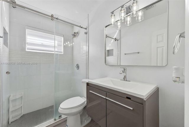 190 NE 173rd St, Miami, FL 33162