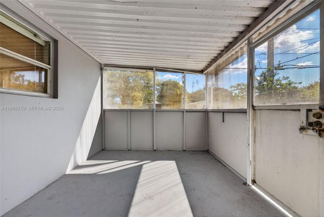 190 NE 173rd St, Miami, FL 33162