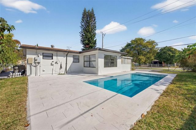 190 NE 173rd St, Miami, FL 33162