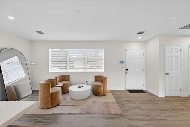 190 NE 173rd St, Miami, FL 33162