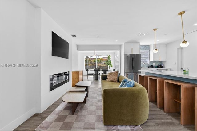 190 NE 173rd St, Miami, FL 33162