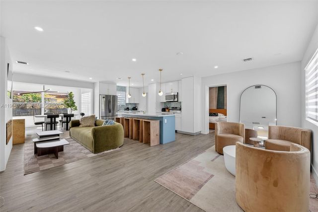 190 NE 173rd St, Miami, FL 33162