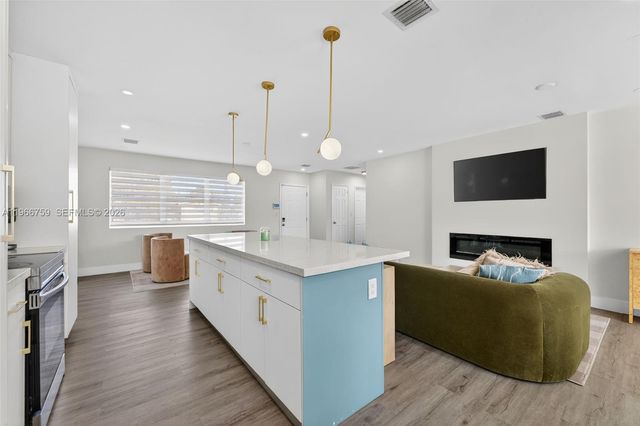 190 NE 173rd St, Miami, FL 33162