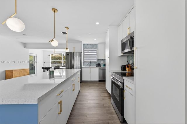 190 NE 173rd St, Miami, FL 33162