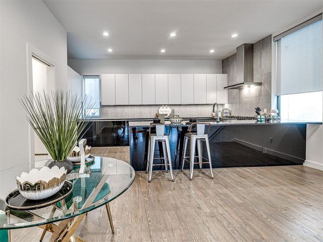 825 NW 6TH Street, Oklahoma City, OK 73106