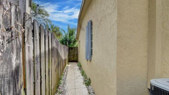 511 Minnesota Street, Lantana, FL 33462