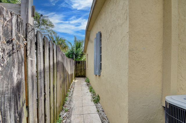 511 Minnesota Street, Lantana, FL 33462