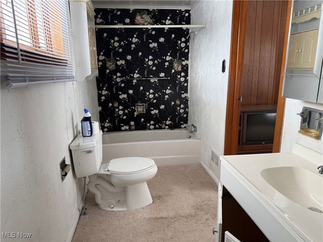 71347 Hall Street, St Clairsville, OH 43950