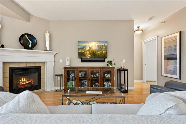 1940 Fulham Street 207, Roseville, MN 55113