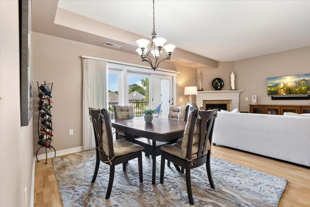 1940 Fulham Street 207, Roseville, MN 55113