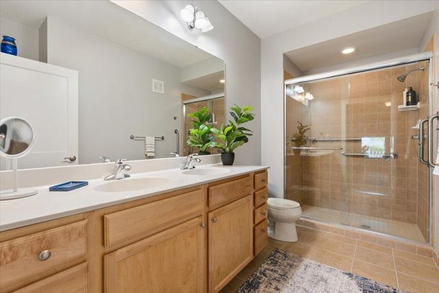 1940 Fulham Street 207, Roseville, MN 55113