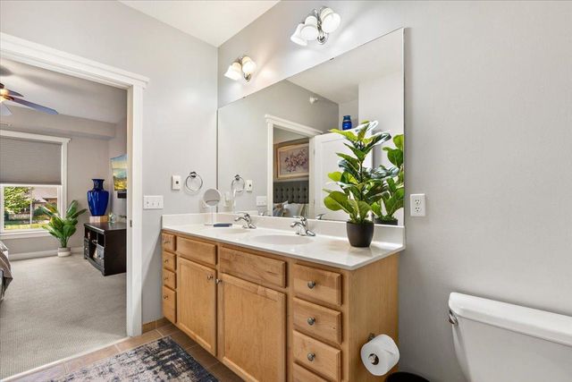 1940 Fulham Street 207, Roseville, MN 55113