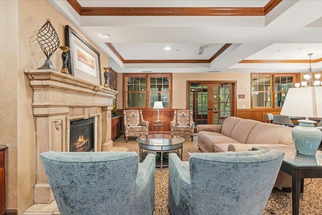 1940 Fulham Street 207, Roseville, MN 55113