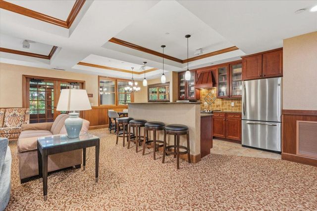 1940 Fulham Street 207, Roseville, MN 55113