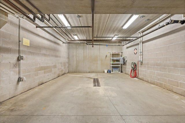 1940 Fulham Street 207, Roseville, MN 55113