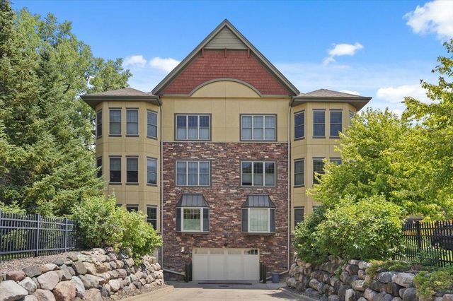 1940 Fulham Street 207, Roseville, MN 55113