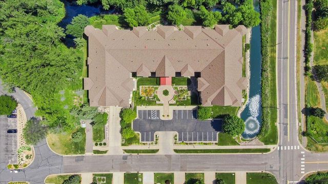 1940 Fulham Street 207, Roseville, MN 55113