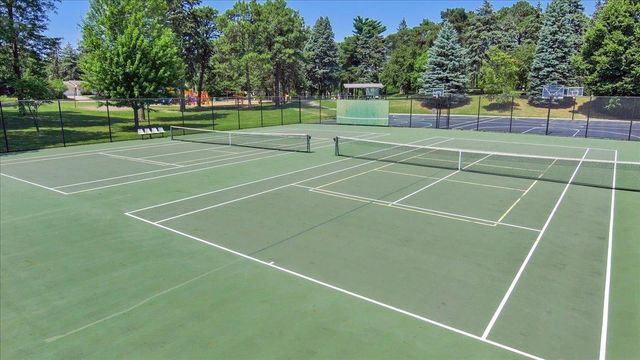 1940 Fulham Street 207, Roseville, MN 55113