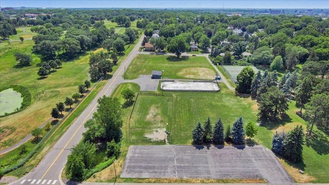 1940 Fulham Street 207, Roseville, MN 55113