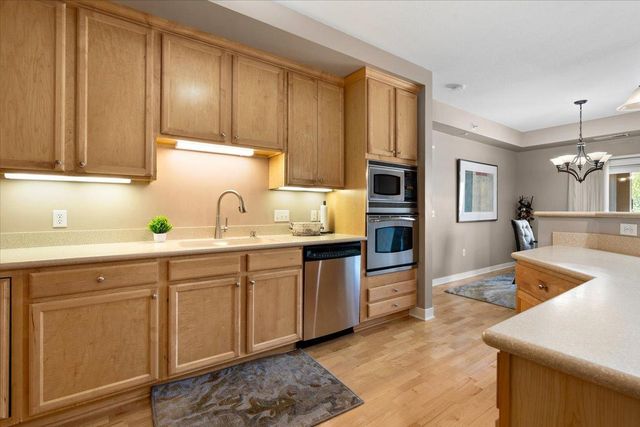 1940 Fulham Street 207, Roseville, MN 55113
