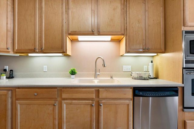 1940 Fulham Street 207, Roseville, MN 55113