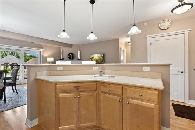 1940 Fulham Street 207, Roseville, MN 55113