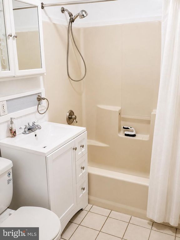 Image 11 of property listing at 650 TETON DR, Lothian, MD 20711