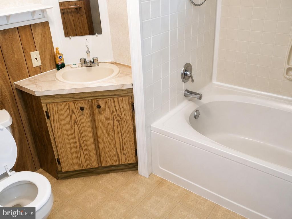 Image 13 of property listing at 650 TETON DR, Lothian, MD 20711
