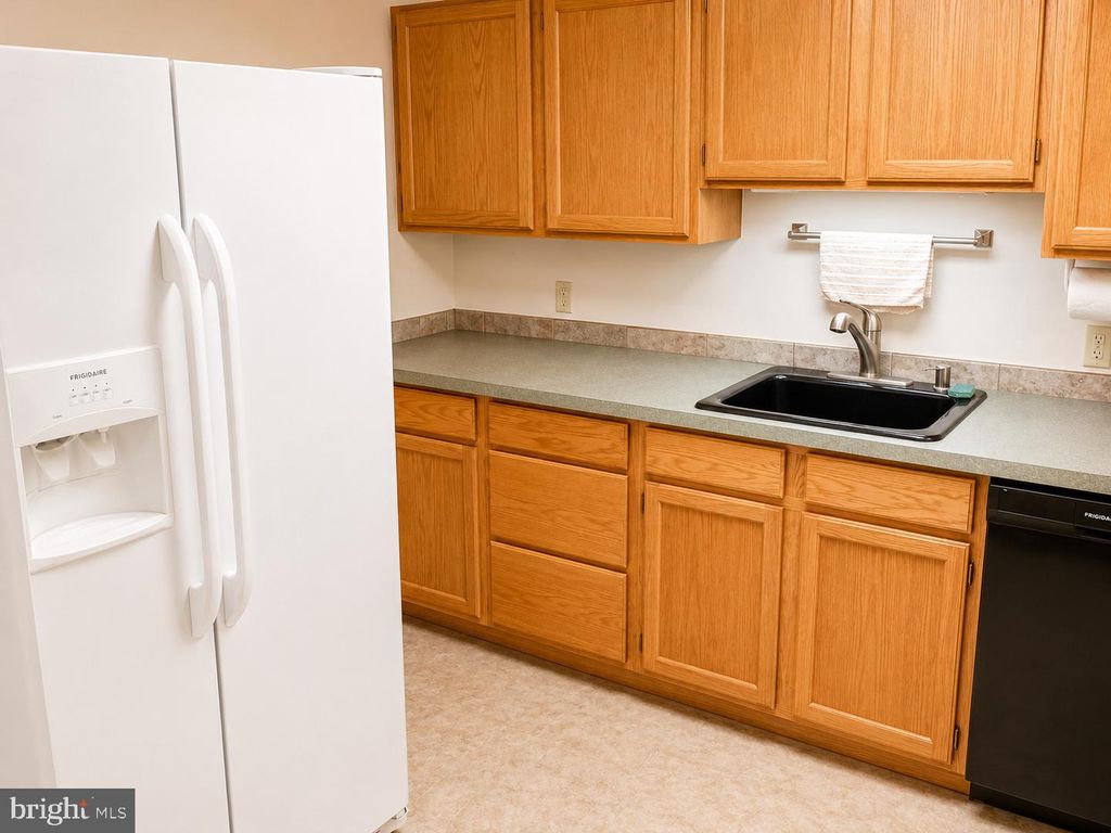 Image 4 of property listing at 650 TETON DR, Lothian, MD 20711