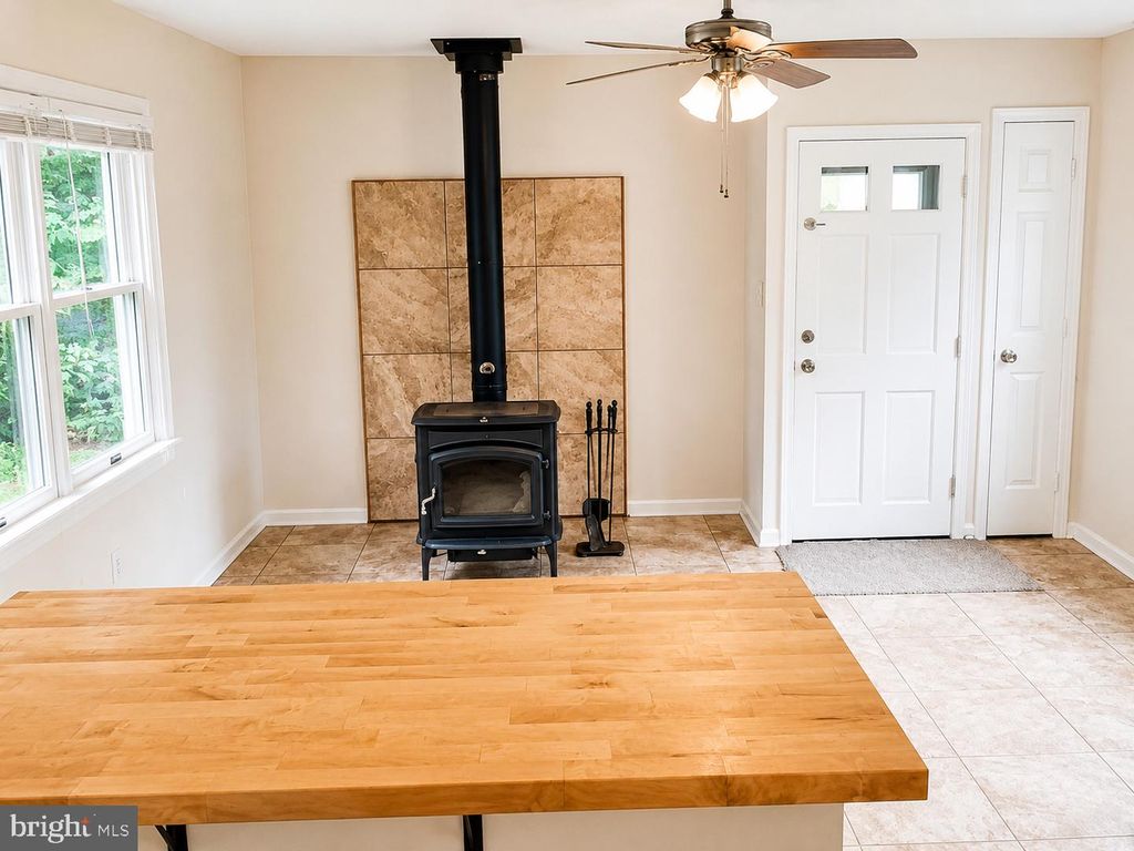 Image 5 of property listing at 650 TETON DR, Lothian, MD 20711