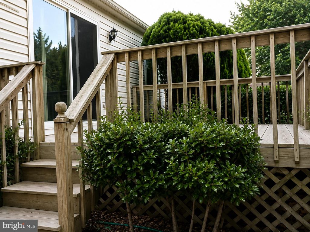 Image 8 of property listing at 650 TETON DR, Lothian, MD 20711