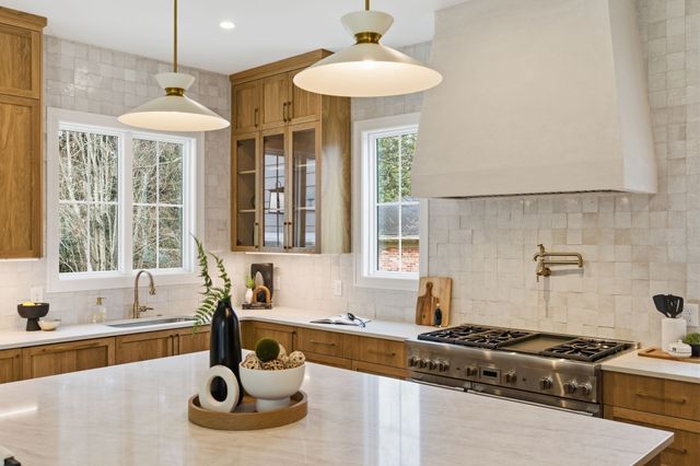 1107 Lipscomb Dr, Nashville, TN 37204