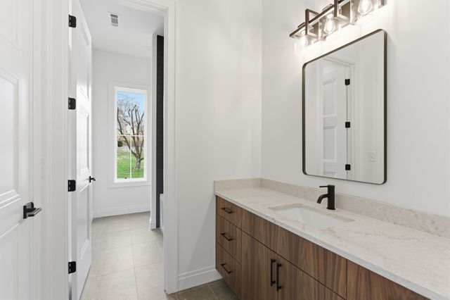 1107 Lipscomb Dr, Nashville, TN 37204