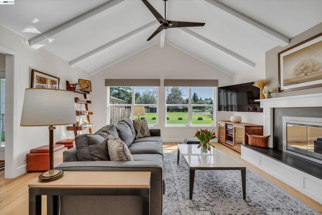 1450 Finley Rd, Pleasanton, CA 94588