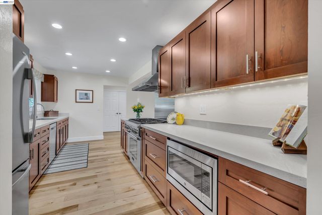 1450 Finley Rd, Pleasanton, CA 94588