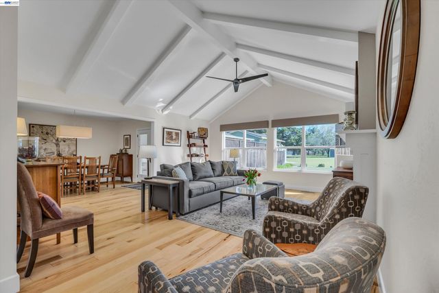 1450 Finley Rd, Pleasanton, CA 94588