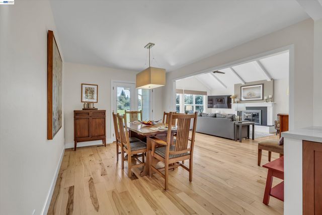 1450 Finley Rd, Pleasanton, CA 94588