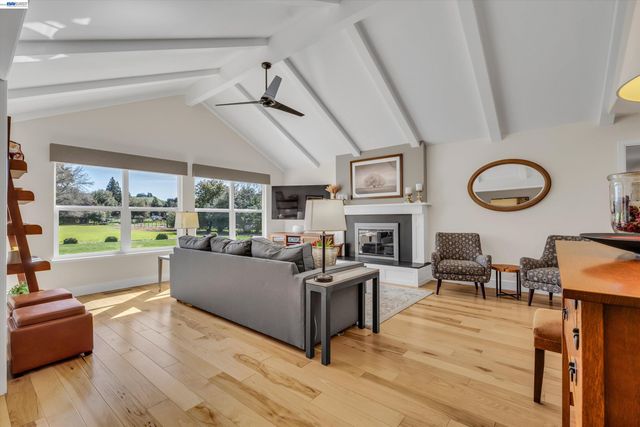 1450 Finley Rd, Pleasanton, CA 94588