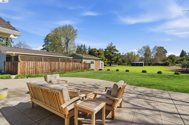 1450 Finley Rd, Pleasanton, CA 94588