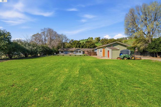 1450 Finley Rd, Pleasanton, CA 94588
