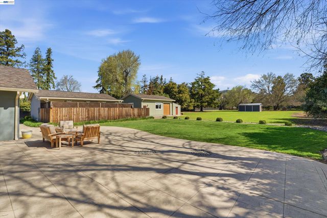 1450 Finley Rd, Pleasanton, CA 94588